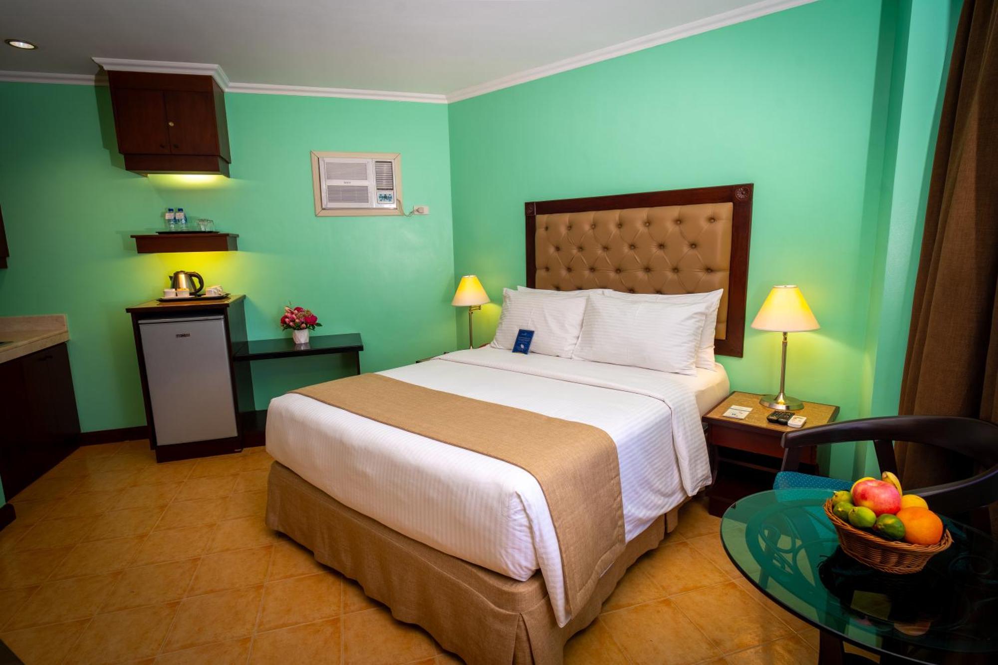 Royal Bellagio Hotel Makati City Kültér fotó
