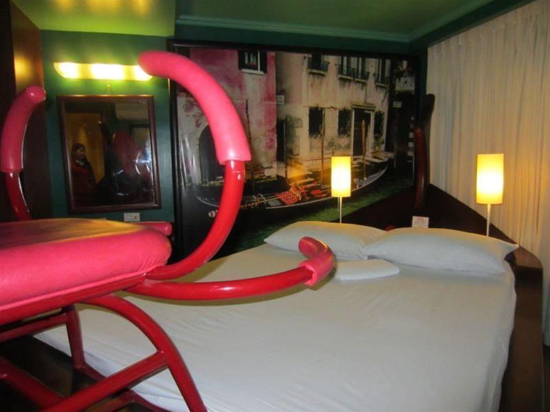 Royal Bellagio Hotel Makati City Kültér fotó