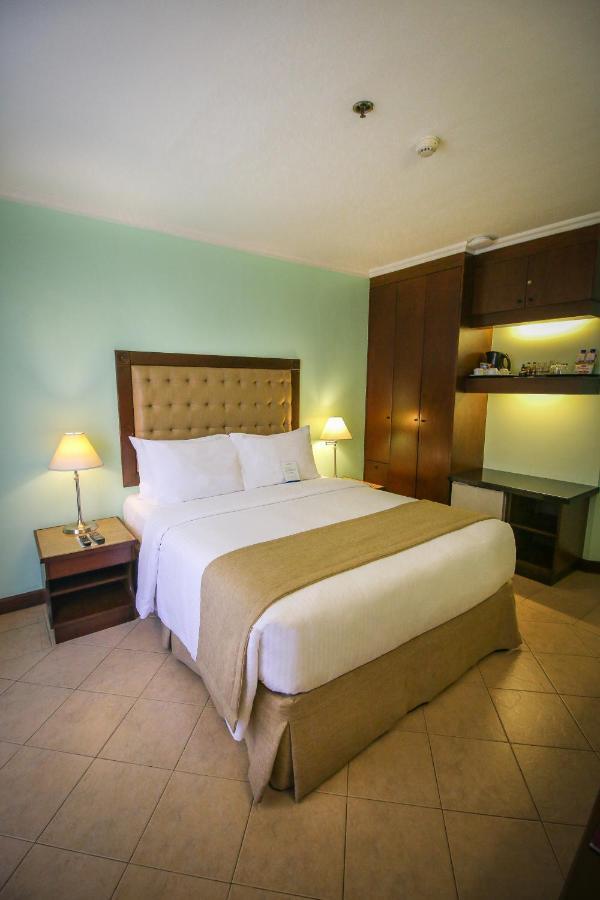 Royal Bellagio Hotel Makati City Kültér fotó
